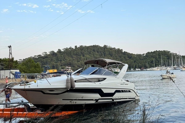 29ft Bayliner Yacht For Sale