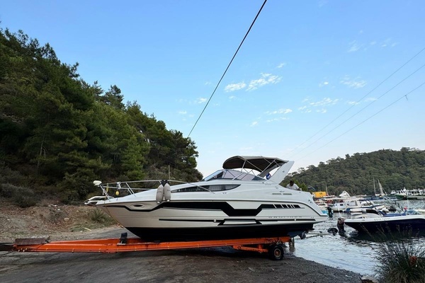 29ft Bayliner Yacht For Sale