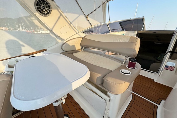 29ft Bayliner Yacht For Sale