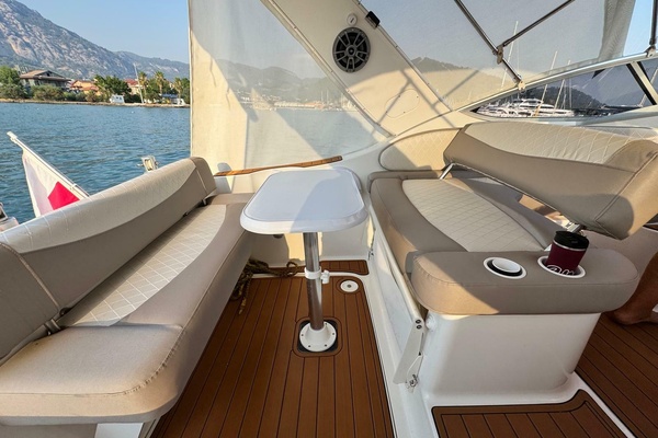 29ft Bayliner Yacht For Sale
