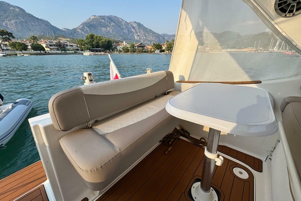 29ft Bayliner Yacht For Sale
