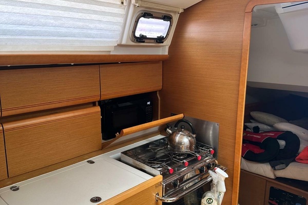 40ft Jeanneau Yacht For Sale