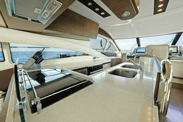 Azimut 60 Flybridge Yacht For Sale