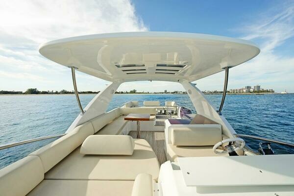 Azimut 60 Flybridge Yacht For Sale