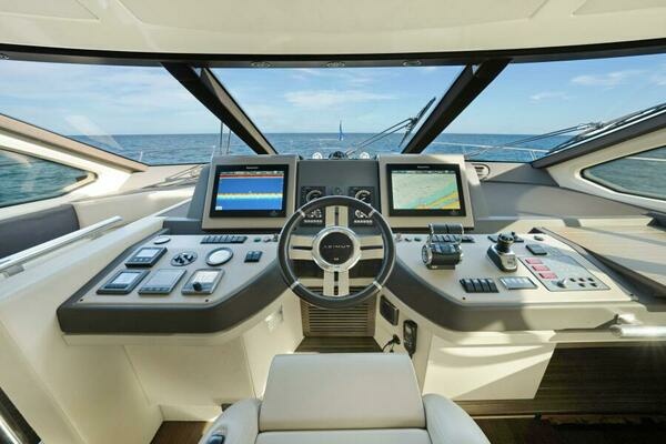 Azimut 60 Flybridge Yacht For Sale