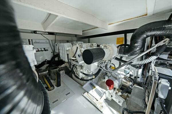 Azimut 60 Flybridge Yacht For Sale