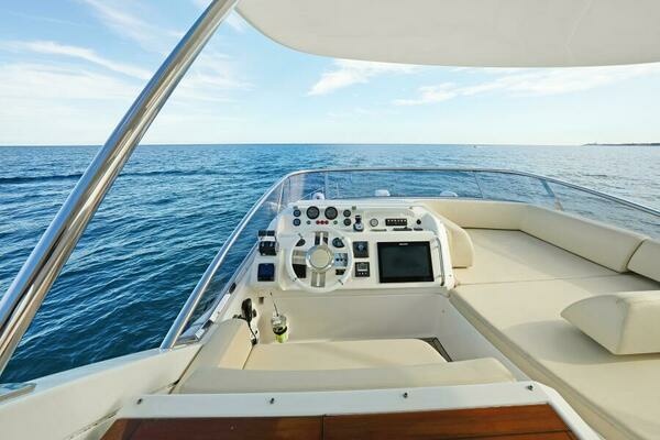 Azimut 60 Flybridge Yacht For Sale