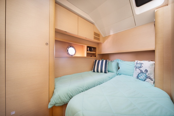 AQUA 47ft Beneteau Yacht For Sale