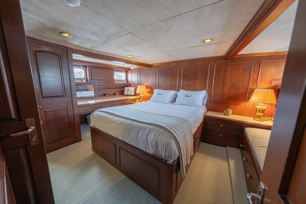 PINTAIL 84ft Trumpy Yacht For Sale