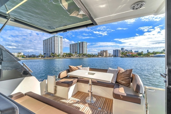 Galeon 425 HTS Yacht For Sale
