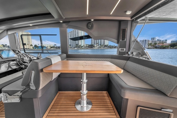 Galeon 425 HTS Yacht For Sale