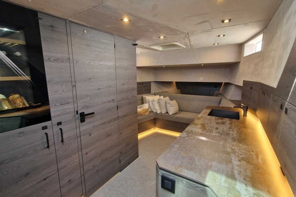 ELEVEN 56ft Vanquish Yachts Yacht For Sale