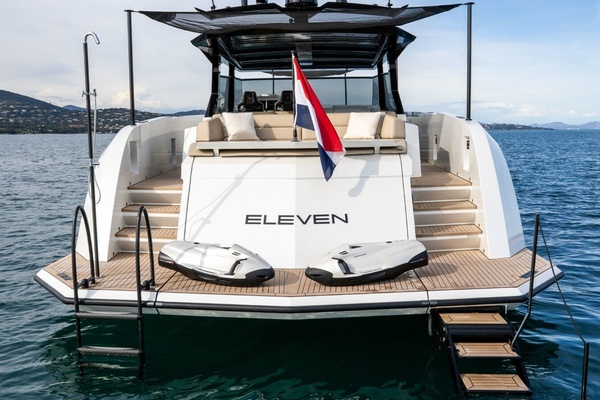 ELEVEN 56ft Vanquish Yachts Yacht For Sale