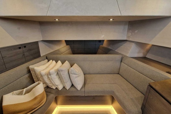 ELEVEN 56ft Vanquish Yachts Yacht For Sale