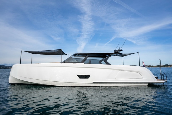 ELEVEN 56ft Vanquish Yachts Yacht For Sale