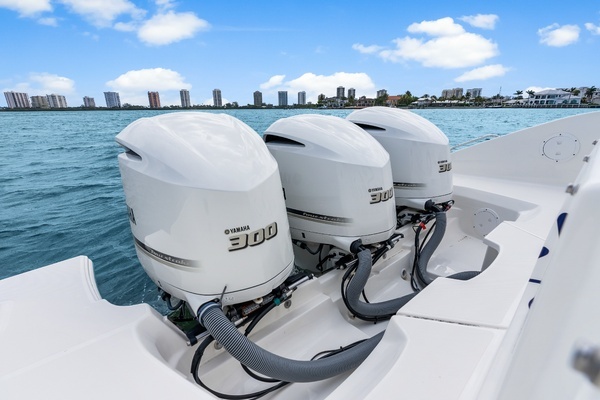 Pursuit 365 Dual Console Yacht For Sale