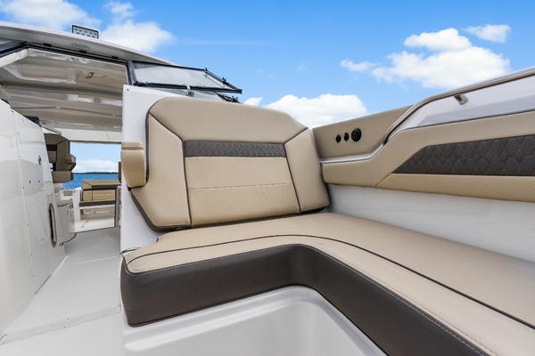 Pursuit 365 Dual Console Yacht For Sale