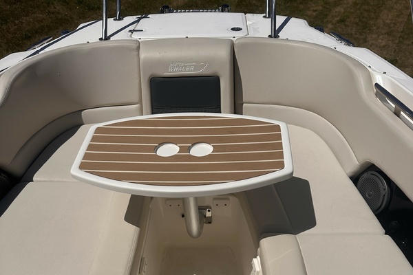 Paradocs 23ft Boston Whaler Yacht For Sale
