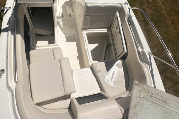 Paradocs 23ft Boston Whaler Yacht For Sale