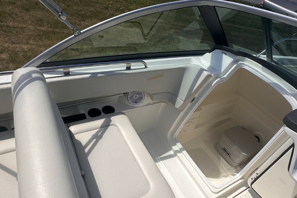 Paradocs 23ft Boston Whaler Yacht For Sale