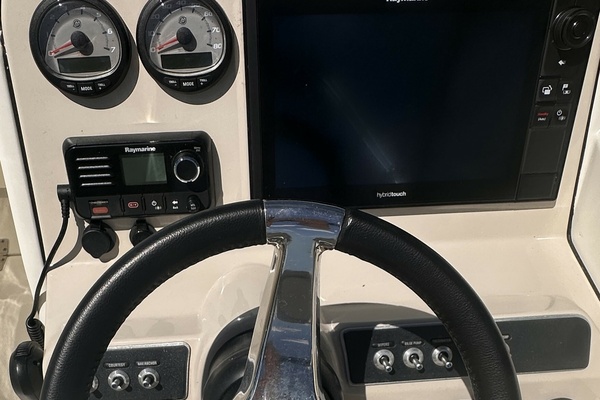 Paradocs 23ft Boston Whaler Yacht For Sale