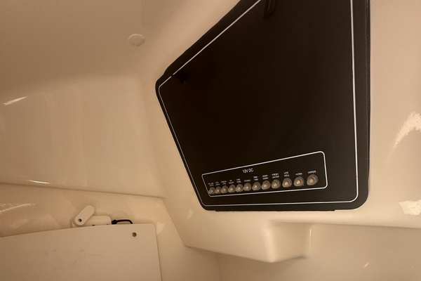 Paradocs 23ft Boston Whaler Yacht For Sale