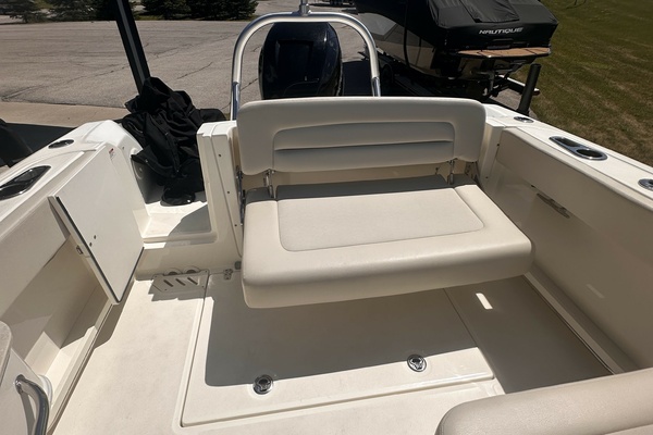 Paradocs 23ft Boston Whaler Yacht For Sale