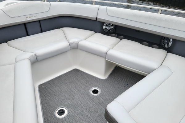 Formula 350 Crossover Bowrider Yacht For Sale