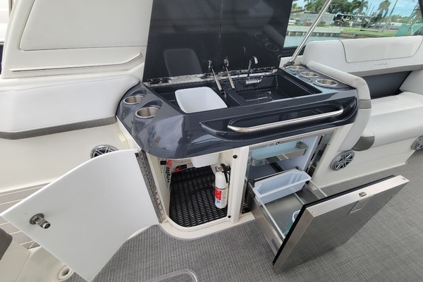 Formula 350 Crossover Bowrider Yacht For Sale