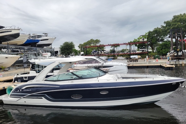 35-ft-Formula-2019-350 Crossover Bowrider- Fort Lauderdale Florida United States  yacht for sale