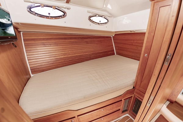 ORIENTE 37ft Back Cove Yacht For Sale