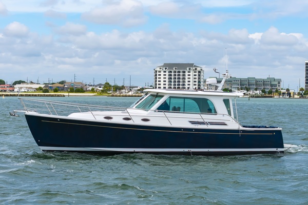 ORIENTE 37ft Back Cove Yacht For Sale