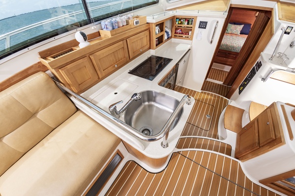 ORIENTE 37ft Back Cove Yacht For Sale