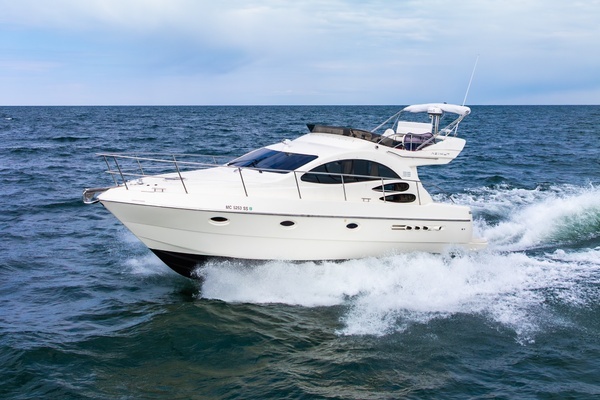 Photo of the 2004 Azimut 39 Flybridge "DONT PANIC"