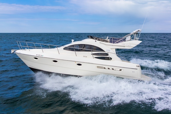Photo of the 2004 Azimut 39 Flybridge "DONT PANIC"