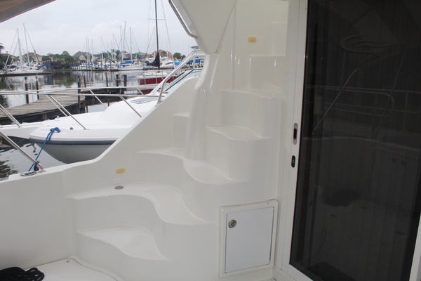 33ft Carver Yacht For Sale