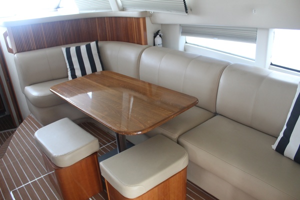 33ft Carver Yacht For Sale