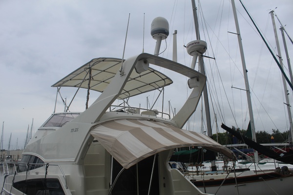 33ft Carver Yacht For Sale