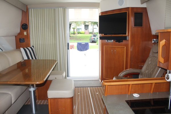 33ft Carver Yacht For Sale