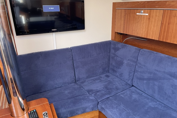2014 Hanse 415 salon flat screen