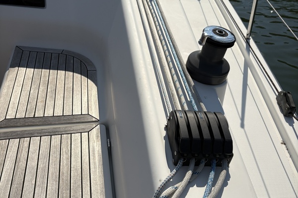 2014 Hanse 415 starboard line blocks