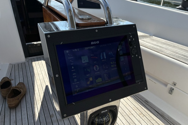 2014 Hanse 415 B&G Zeus 12 Plotter