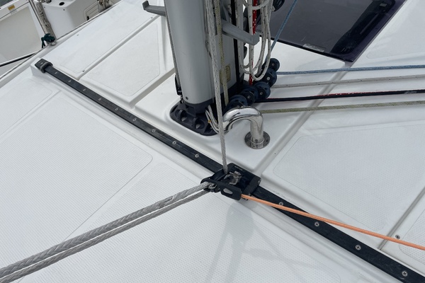 2014 Hanse 415 self tacking jib track