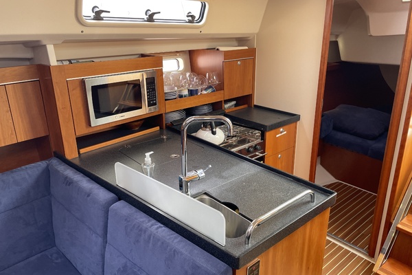 2014 Hanse 415 galley