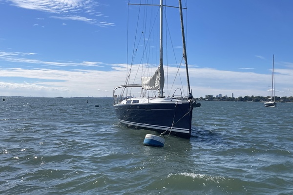 2014 Hanse 415 starboard forward quarter