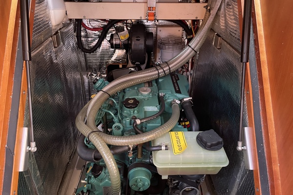 2014 Hanse 415 Volvo D2-40 38hp engine
