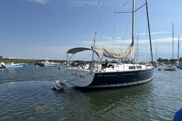 2014 Hanse 415 starboard hind quarter
