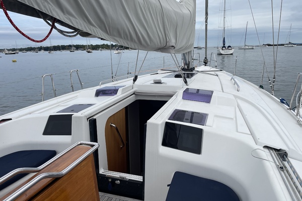 2014 Hanse 415 starboard cabin top