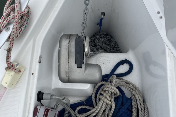 2014 Hanse 415 windlass locker