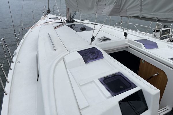 2014 Hanse 415 port cabin top